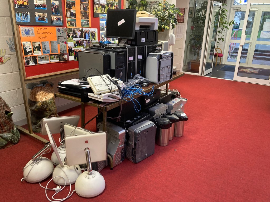 Mixed IT and Electronic Equipment for Recycling - Recylce IT 